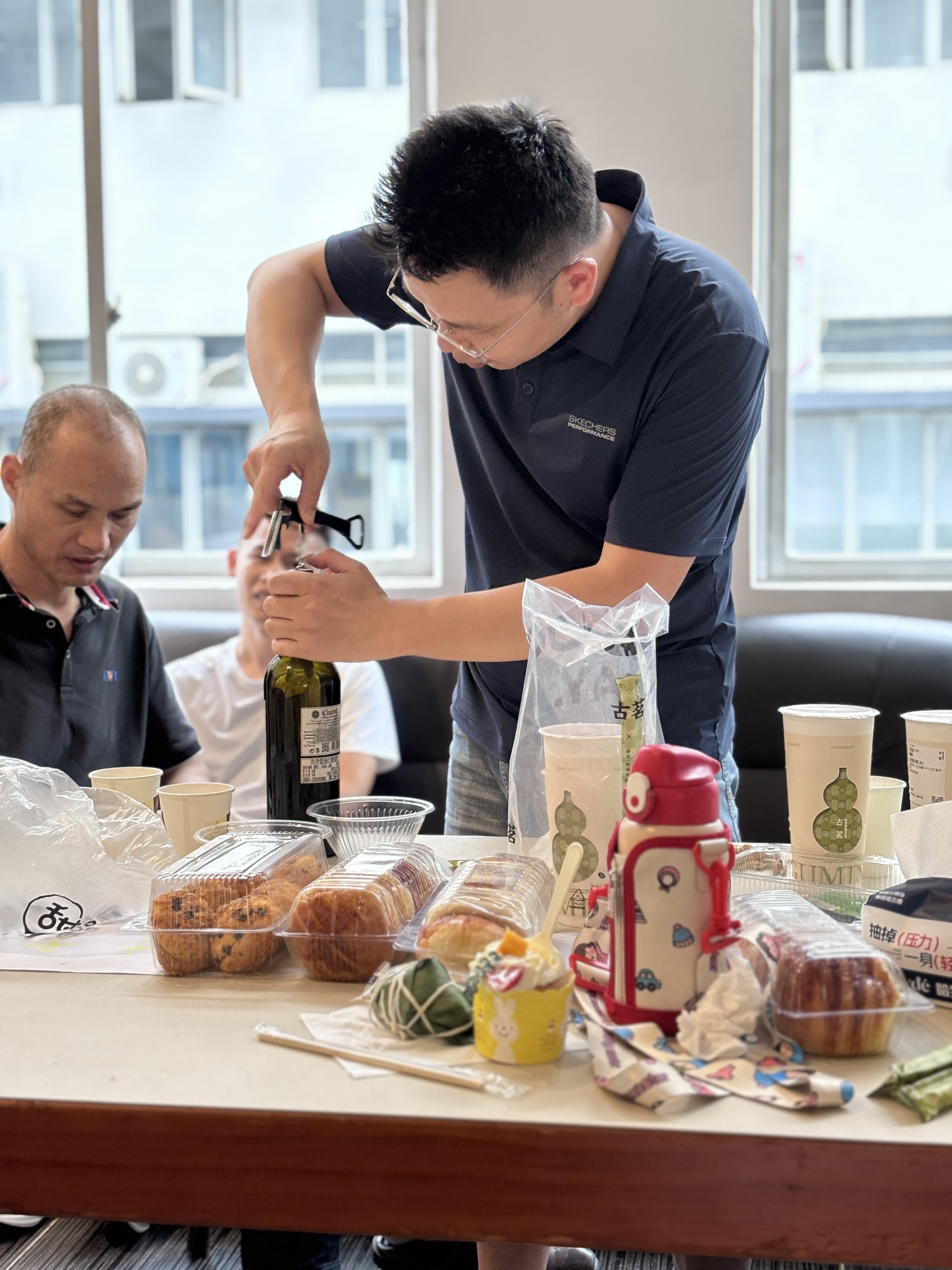 Maolin shares love and food with each other during Dragon Boat Festival